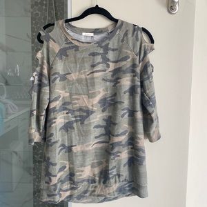 12pm by Mon Ami size Large Camo Quarter sleeve top with cut outs